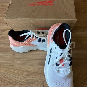 Women’s Size 9 Altra Provision 7 Road Running shoe.  New in box!!